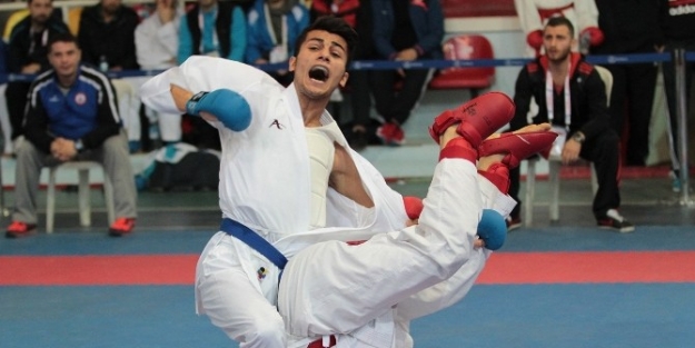 Türkiye Karate Şampiyonasinda Gençlerin Günü