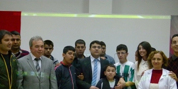 Karaisalı Kaymakam Mehmet Tunç, Engelli Öğrencilerin Doğum Gününe Katıldı