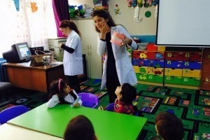 Ana Sınıfı Öğrencilerine Florür Vernik Uygulaması