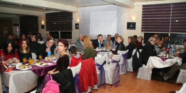 Eğitim Sen Üyeleri Veda Ve Dayanışma Yemeğinde Bir Araya Geldi