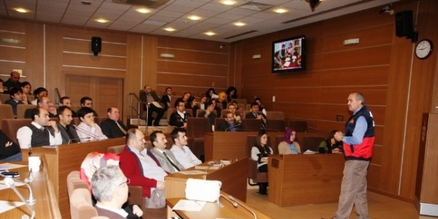 Büyükşehir Çalişanlarina Afet Eğitimi Verdi