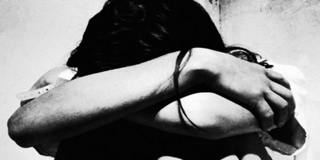 İngilizce öğretmeni öğrencisinin bekaretini bozdu