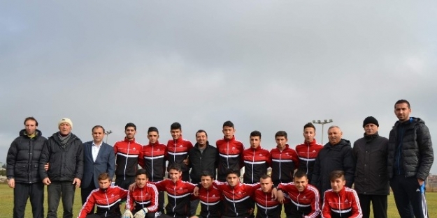 Kuluspor U-19’a Eşofman Yardımı