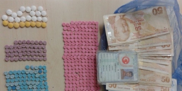 Tezgahı İç Çamaşirinda Açmış