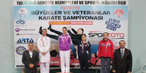 Hendek Belediyesi Karate Takımından Başarılı Performans