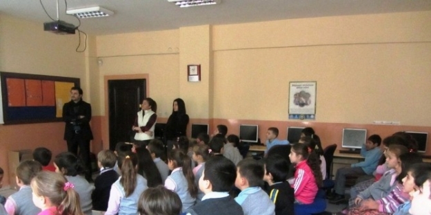 İlkokul Öğrencilerine Deprem Eğitimi Verildi