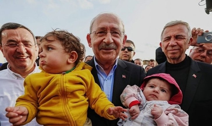 Kılıçdaroğlu, depremzedelerle yemek yedi