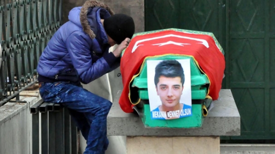 Liselilerin kavgası can aldı