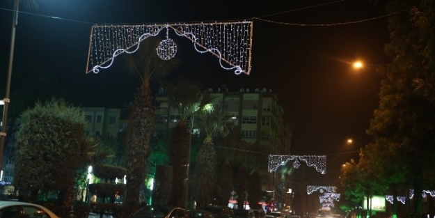 Aydın’da Şehir Yeni Yıla Hazırlandı, Caddeler Işil Işil Oldu