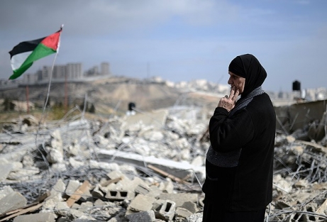 İsrail bin Filistinlinin evini yıktı