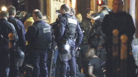 'Allahu ekber' diyerek yayalara saldırdı