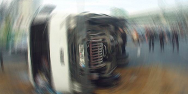 Kaçırdığı kızla kaza yaptı