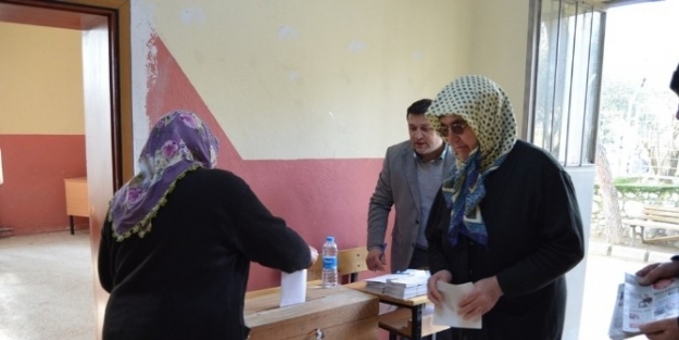 Selendili Çiftçiler Ziraat Odası Delegeliği İçin Sandık Başına Gitti