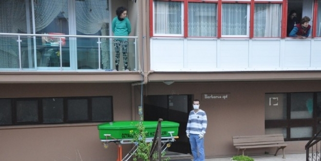 Yaşlı Kadının Cesedi 10 Gün Sonra Bulundu