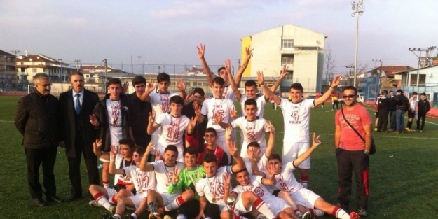 Şampiyon Unvanını Korudu