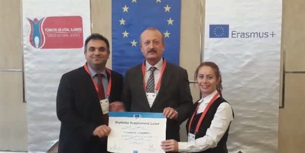 Celal Bayar Üniversitesi’ne Diploma Eki (de) Etiketi Ödülü