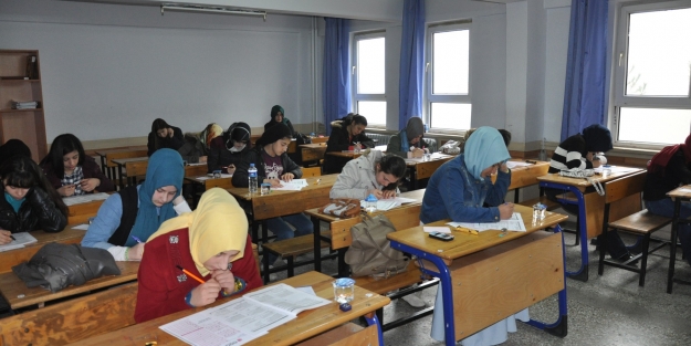 Öğrenciler  Siyer-i Nebi yarışmasında ter döktü