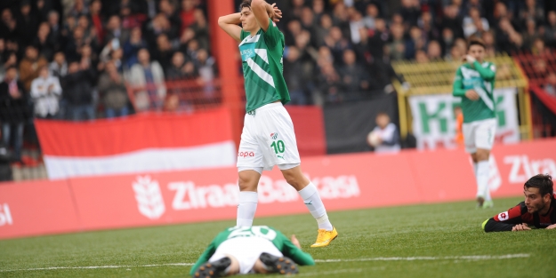 Timsah son 10 dakikada gol yemekten kurtulamadı