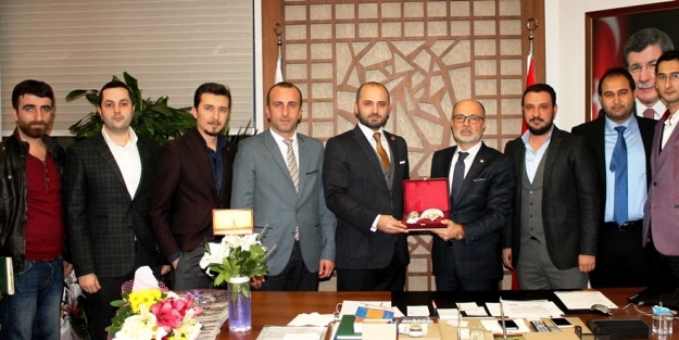 Genç TÜMSİAD'dan AK Parti'ye ziyaret