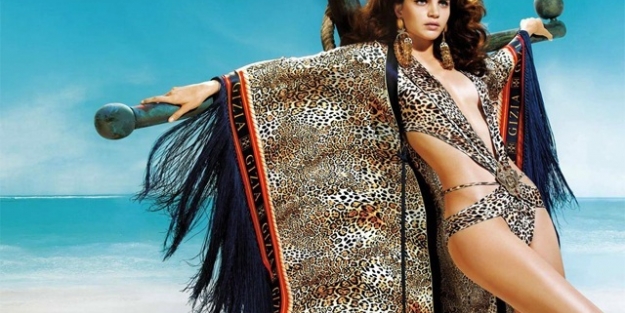 Sosyal medyadan Tuğçe Kazaz'a namaz tepkisi!