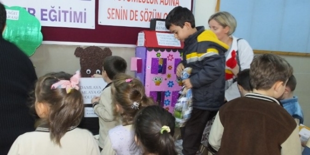 Burhaniye De Minik Öğrenciler Tutumlu Olmayı Öğreniyor