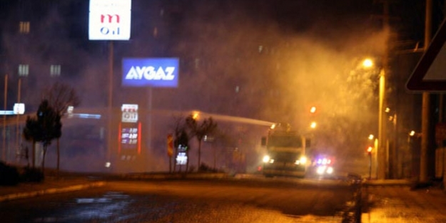 Eylemci ile polis arasında şok eden diyalog