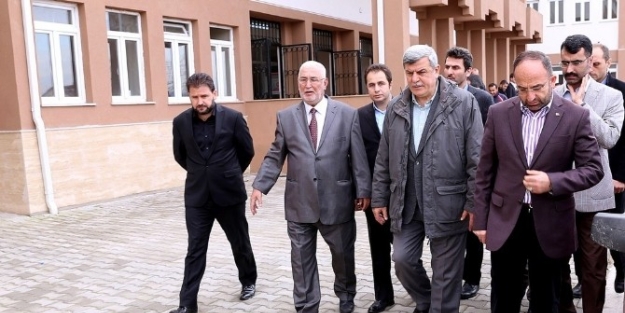 Başkan Karaosmanoğlu Okul Ziyareti Gerçekleştirdi