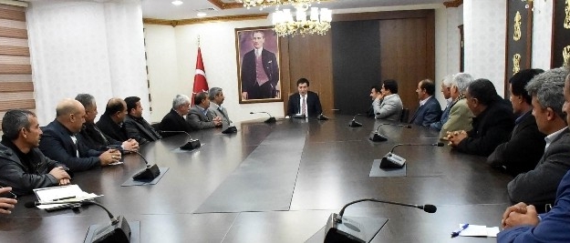 Vali Küçük Köy Korucuları İle Toplantı Yaptı