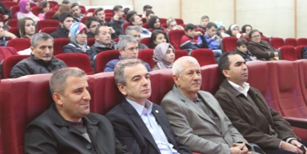 Belediye Tiyatrosu Perdelerini Açtı