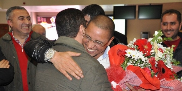 Roberto Carlos Sivas’tan Çiçeklerle Uğurlandı