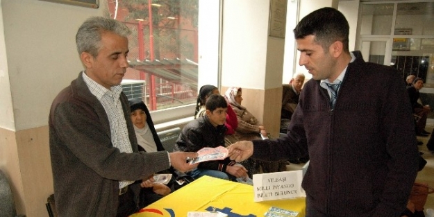 Ptt Görevlileri De Yılbaşı Bileti Satıyor