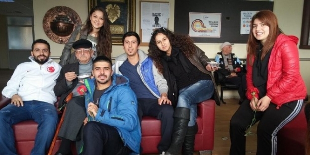 Gençlerden Anlamlı Ziyaret