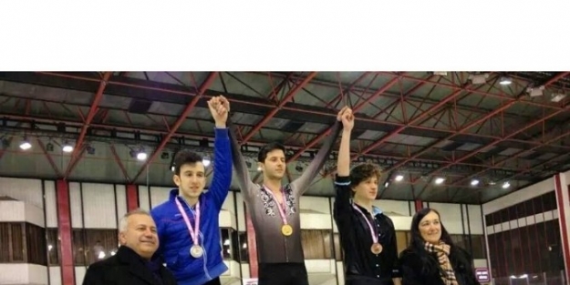 Büyükşehirli Buz Patenciler, Beş Derece İle Döndü