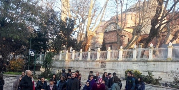 Beyaz Kalpler, İstanbul Gezisine Çikti