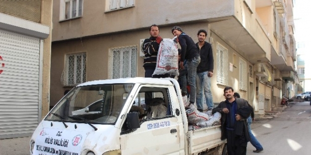 Fakirlere, Kömür Dağıtımı Sürüyor