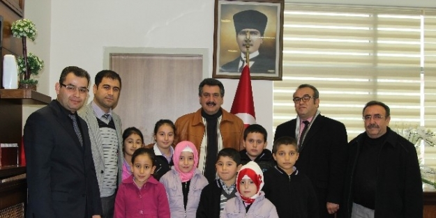 Minik Öğrencilerden Başkan Kale’ye Ziyaret