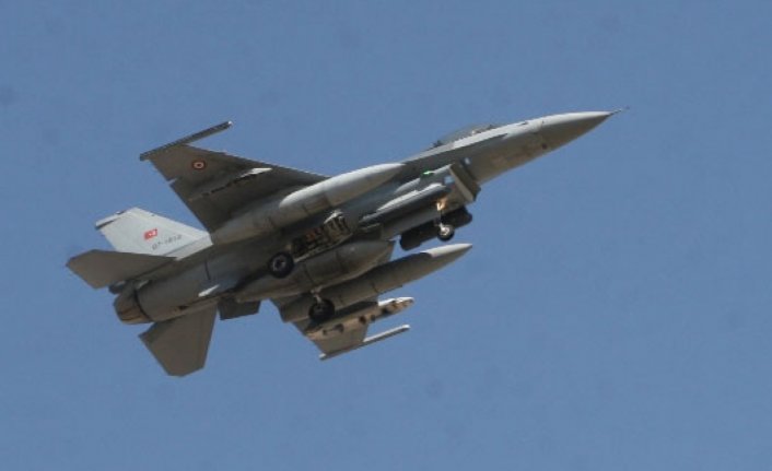 Yunan uçakları, Türk F-16'larını taciz etti!