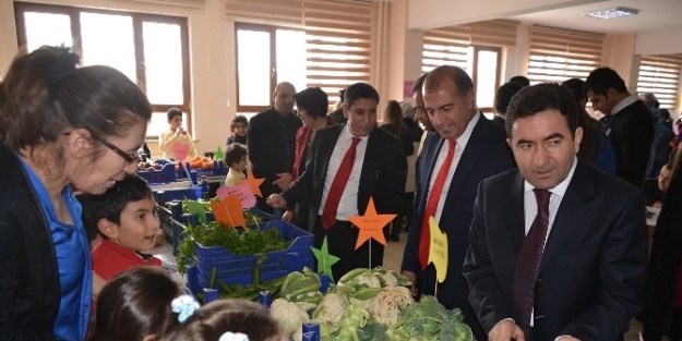 Minik Öğrencilerden Anlamlı Kermes