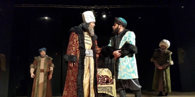 “kanuni Ve Sinan” Tiyatro Oyunu Akşehirlilerle Buluştu