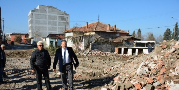 Yunusemre Belediyesi Karaali’nin Yolunu Açtı