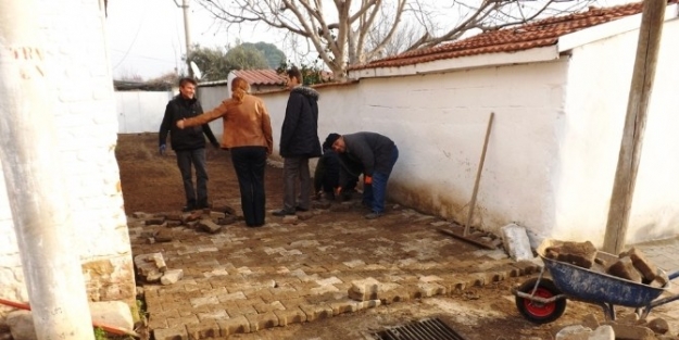 Gömeç’te Yol Yapım Çalişmalari Tüm Hızıyla Sürüyor