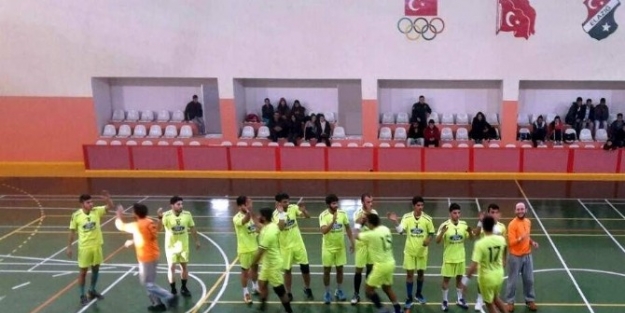 Belediye Hentbol Takımı Şampiyonluğa Koşuyor