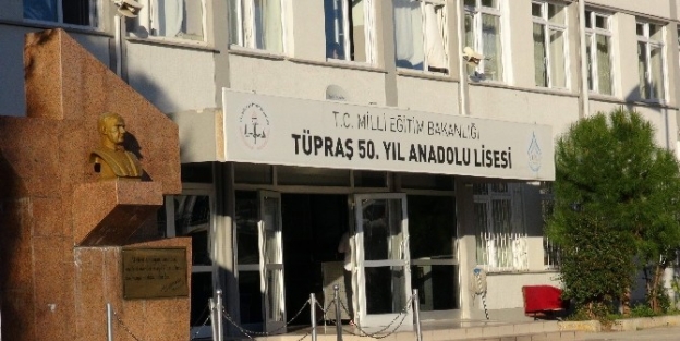 Sevgilisinden Ayrılan Öğrenci Okulun Penceresinden Atladı