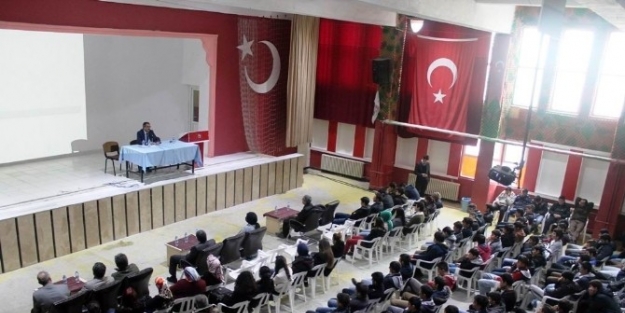 Prof. Dr. Şahin’den Uyuşturucu Konulu Konferans