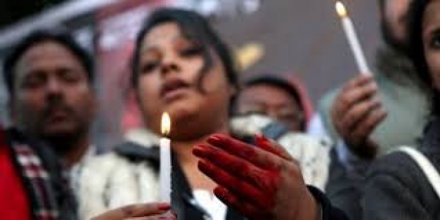 Ailesiyle toplu intihar etti kurtulunca tecavüze uğradı!