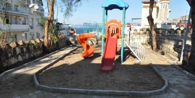 Kuşadası’nda Park Yenileme Çalişmalari