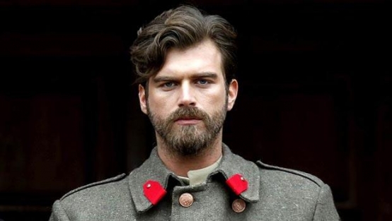 Kıvanç Tatlıtuğ 4 dakikada teskere aldı