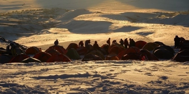 Allahuekber Şehitleri Anma 100 Yıl Kış Zirve Tırmanışı Tamamlandı