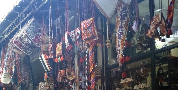 Oturakçılar Pazarı Esnafı Müşteri Yokluğundan Dert Yanıyor