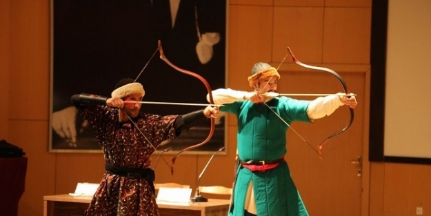 Cü’de ‘onlar Sadece Ok Atmadılar’ Adlı Konferans Düzenlendi